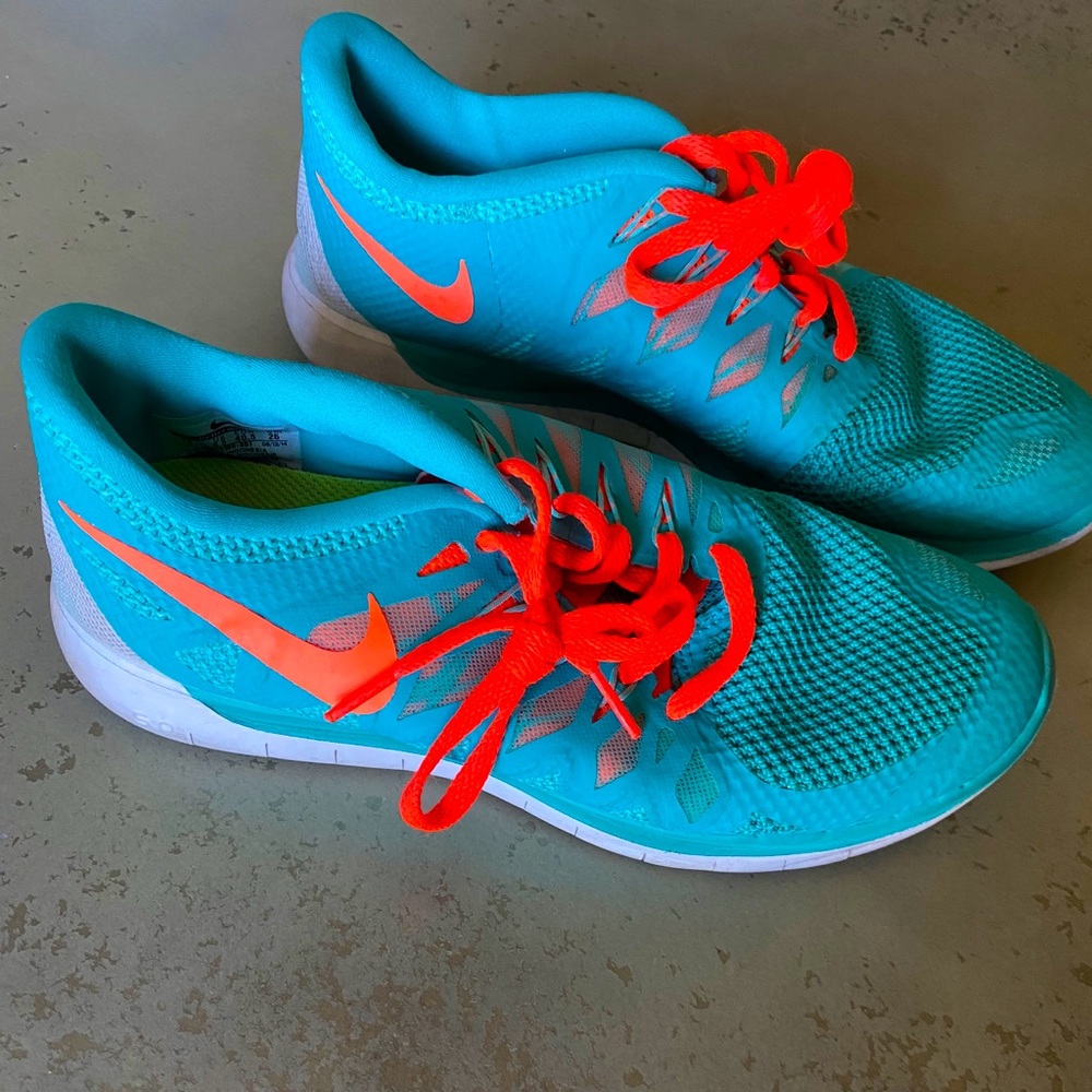 Nike shoes size 9